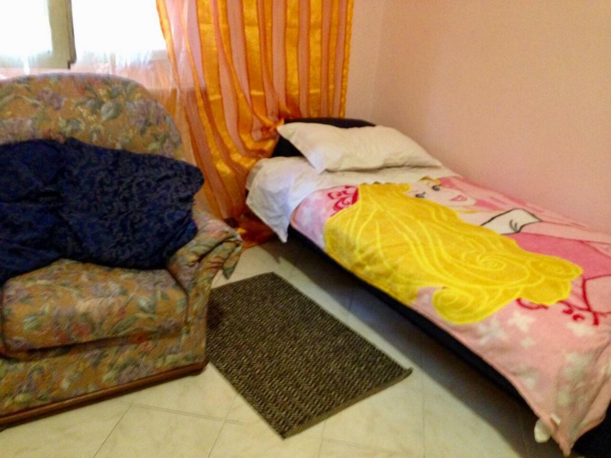 Una Stanza In Un Appartamento Gênes Extérieur photo