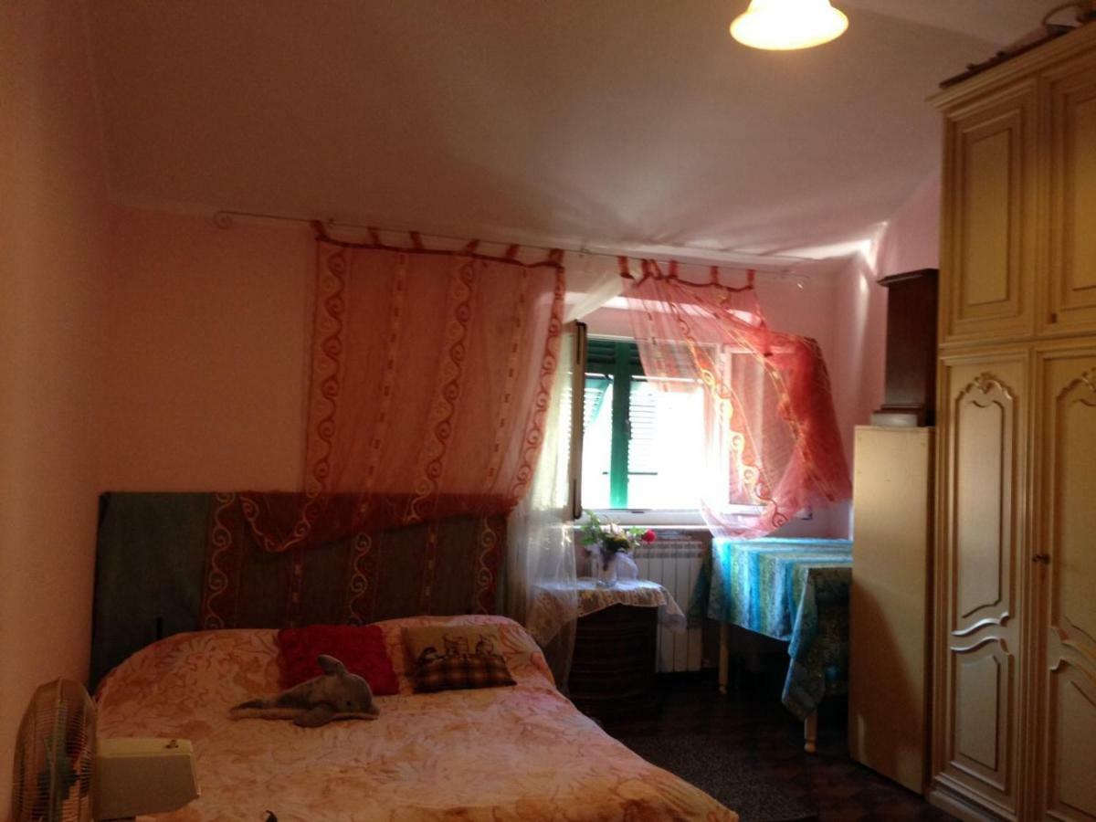 Una Stanza In Un Appartamento Gênes Extérieur photo